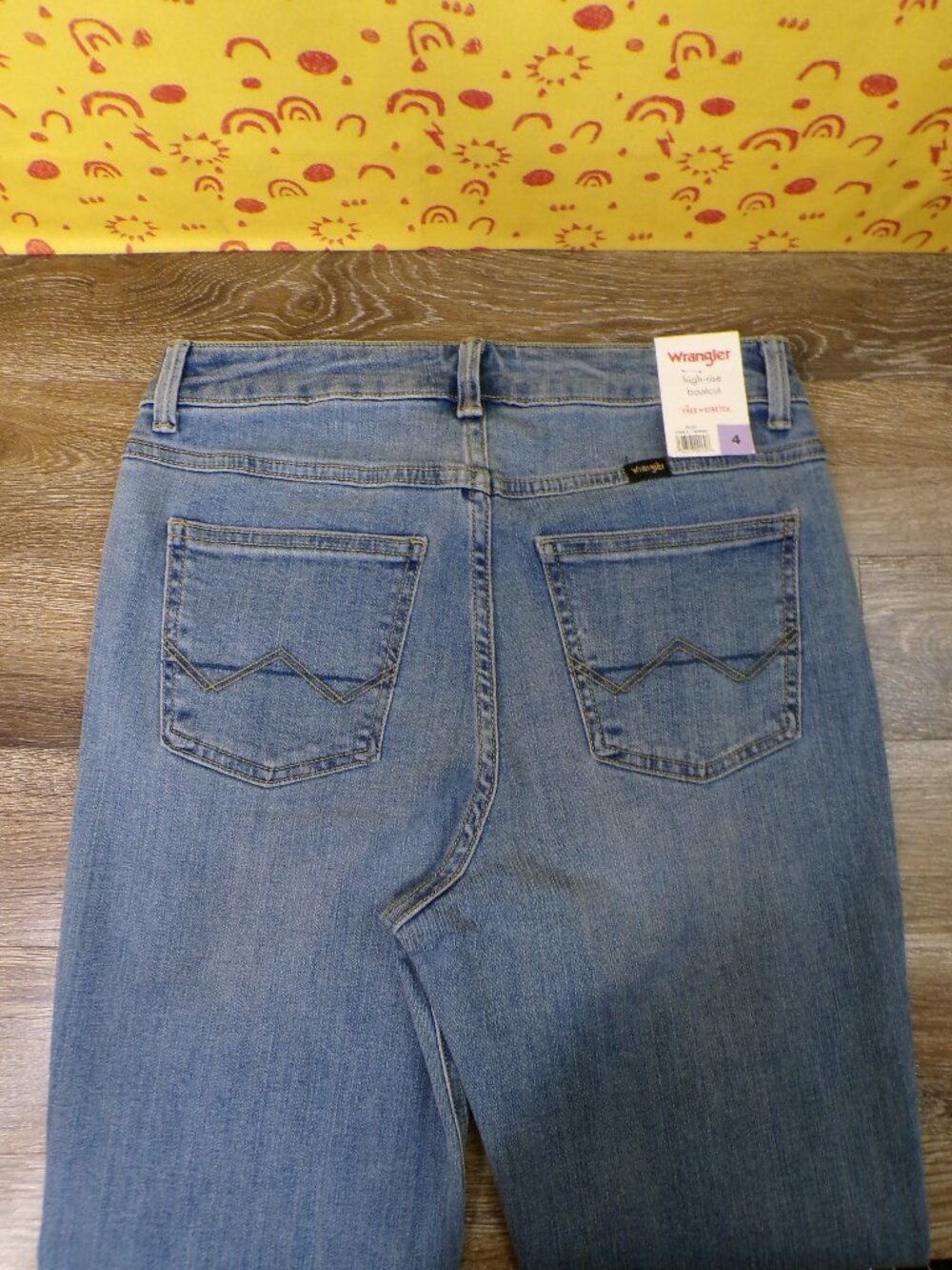 Wrangler NWT Women’s High Rise Bootcut Free to Stretch Denim Blue Jeans Size 4 - Picture 5 of 5